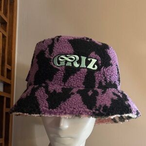 Griz Reversible Fleece Bucket Hat